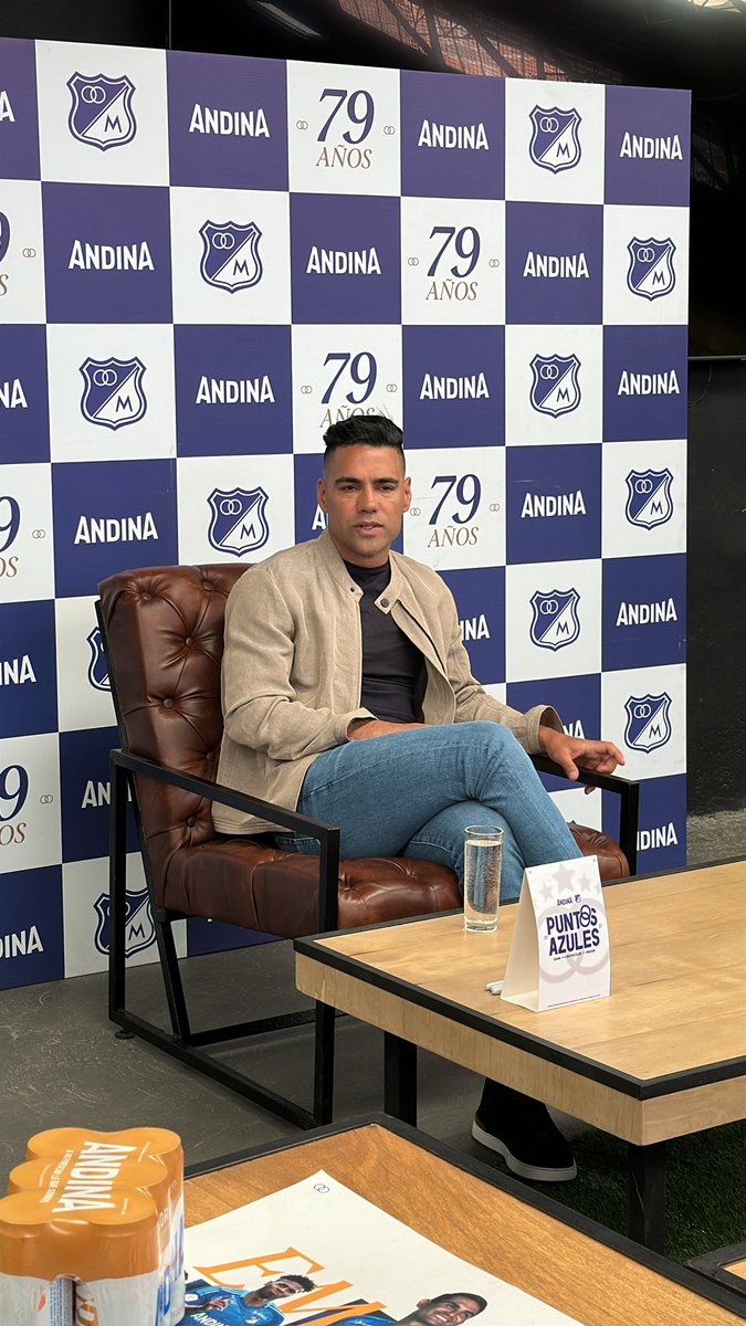 Juan Camilo Piza (@juankpiza) on Twitter photo De viva voz Falcao dice que es falsa la versión de una supuesta negociación a la baja como dijo <a href="/velezfutbol/">Carlos Antonio Velez</a>.
Falcao menciona que es una decisión FAMILIAR y que no hubo conversaciones ni reuniones con Millonarios para renovar. De viva voz Falcao dice que es falsa la versión de una supuesta negociación a la baja como dijo <a href="/velezfutbol/">Carlos Antonio Velez</a>.
Falcao menciona que es una decisión FAMILIAR y que no hubo conversaciones ni reuniones con Millonarios para renovar.