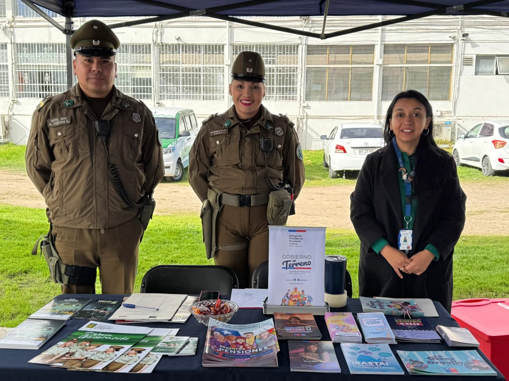ZonaCarabValpo's tweet image. Porque #LaPrevenciónEsNuestraEsencia, Carabineros del #OS7 #Valparaíso realizó charla sobre sustancias ilícitas en el Liceo Comercial de #Quilpué y 👮‍♂️MICC de #LaCalera participó de operativo &quot;Gobierno en Terreno&quot; que se desarrolló en el Liceo Industrial Óscar Corona Barahona.