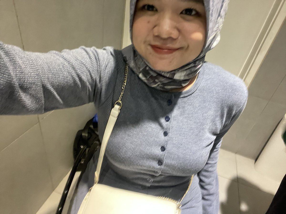 “makan dulu boi”
“abis belanja neh”
“keujanan cuy”
“gi di toilet”