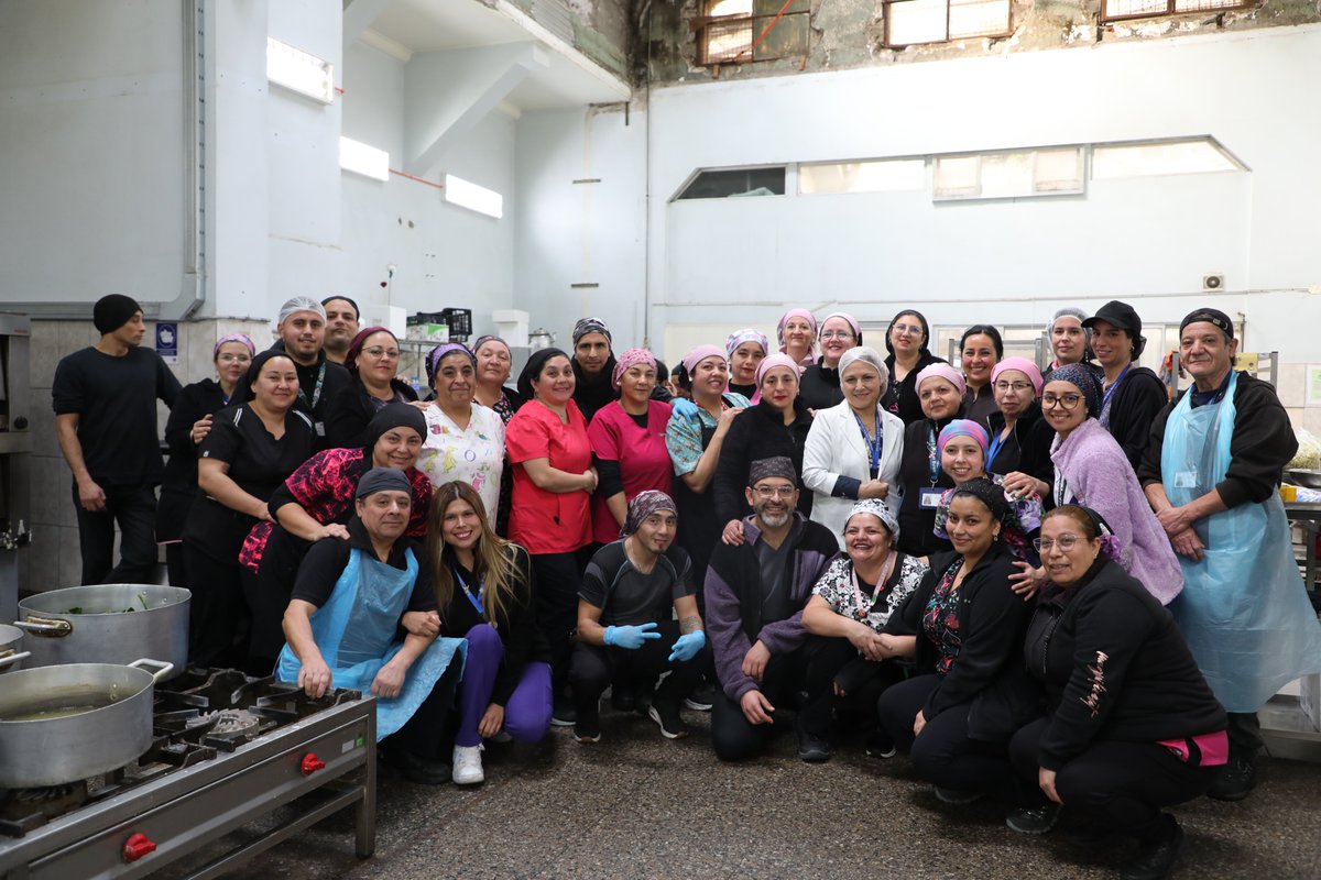 🎉🍴 ¡Feliz Día del Auxiliar de Alimentación! Directora Dra. Dafne Secul, agradece su dedicación. Su labor técnica, adaptada a cada paciente, es esencial. ¡Gracias por su esfuerzo y profesionalismo! 🙌💖