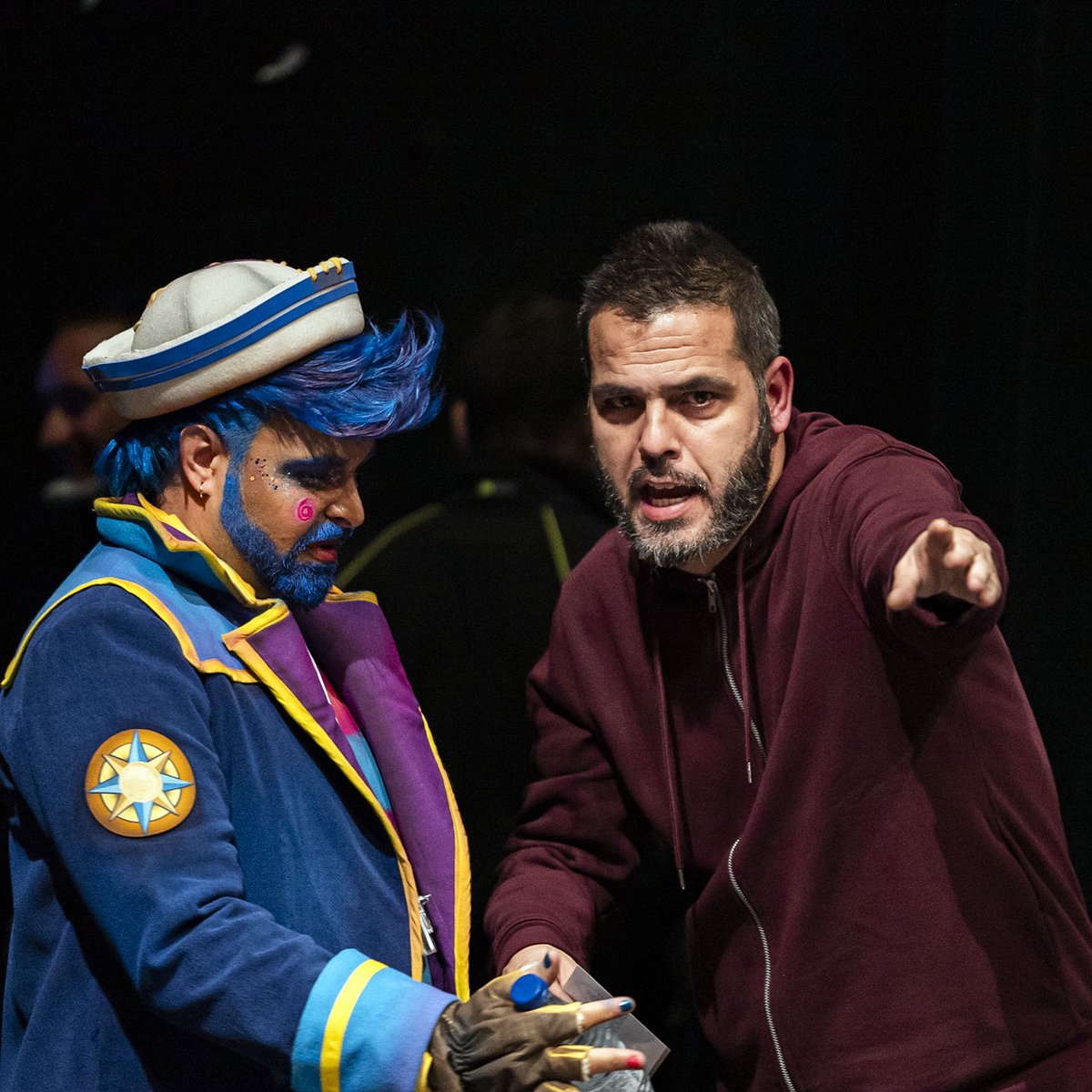 Vitote, cuando el tenor suba, tú métete por dentro para aprovechar el hueco. Movilidad y cabeza arriba siempre. ⚽ 😂😂

#BambalinasDeLaMuerte #Carnaval #Falla #LosColgaos #MiAmigo