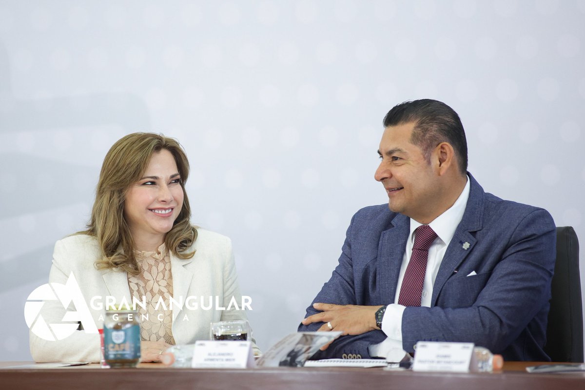 📢 #Ahora •• <a href="/armentapuebla_/">Alejandro Armenta</a> gobernador del estado, informa que las casas Carmen Serdán son un espacio seguro con bienestar para todas las mujeres que sufren algún tipo de violencia.

Via <a href="/Jafetmoz/">Jafet Moz</a>