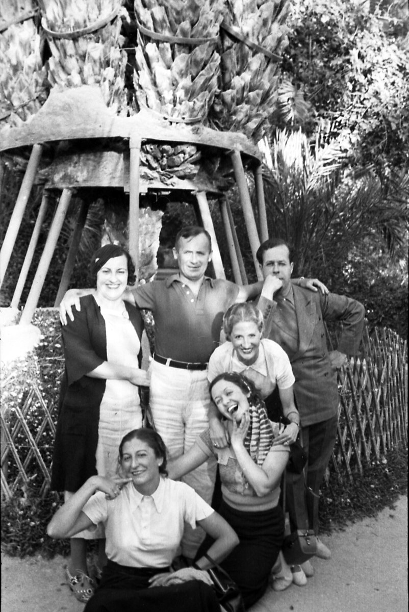 Pablo Picasso, Josep Lluís Sert, Joan Prats,  J. V. Foix, Josep Llorens Artigas... Al llarg de la seva vida, Joan Miró va forjar grans amistats amb promotors culturals, escriptors, poetes, arquitectes i artistes, que el van dur a treballar projectes únics i a descobrir noves