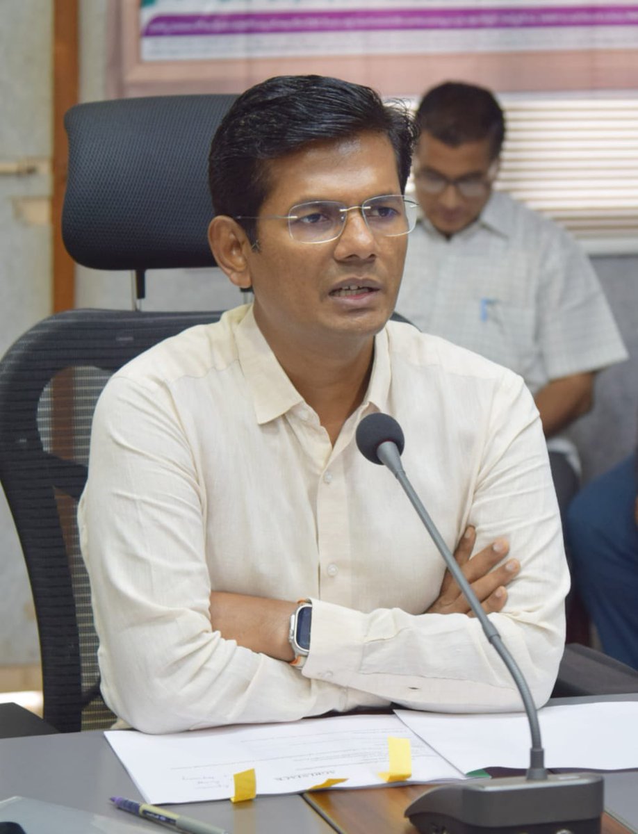 Akanksha Hot from Aug 2 in ASR district!
Employee felicitation, tribal coffee branding &amp; model school push – Collector A.S. Dinesh Kumar
#AkankshaHot #AspirationalDistrict #MadeInAraku #ASRdistrict