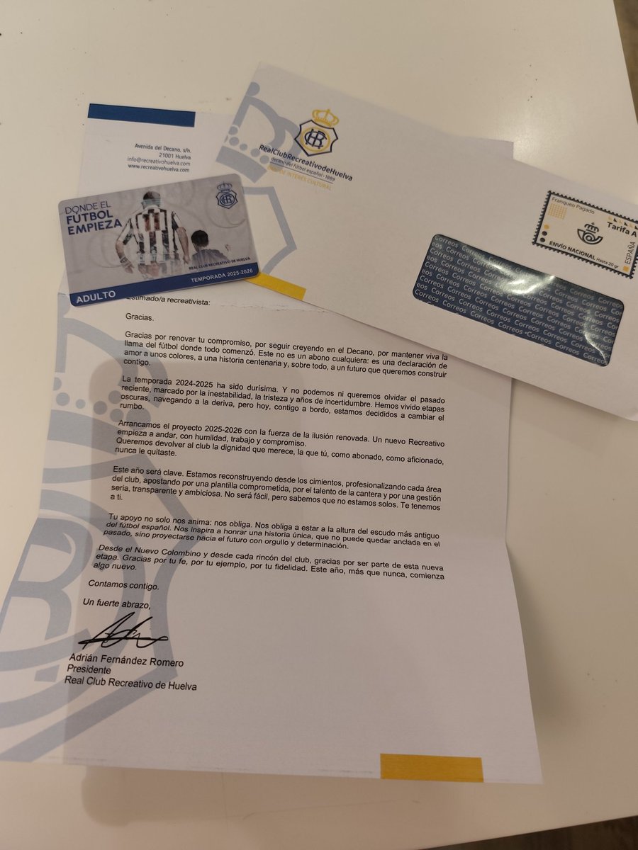 ⚽GOL SIN VAR ❌🖥️ (@golsinvar) on Twitter photo Detalles que hacen grande a un club de fútbol.
El Decano manda una carta con el abono en nombre de su presidente Adrián Fernández agradeciendo a la afición que siga una temporada más en el barco del <a href="/recreoficial/">RC Recreativo de Huelva</a>.
Me parece un gesto de chapó.
📷 <a href="/isdc1993/">Israel Domínguez.</a> Detalles que hacen grande a un club de fútbol.
El Decano manda una carta con el abono en nombre de su presidente Adrián Fernández agradeciendo a la afición que siga una temporada más en el barco del <a href="/recreoficial/">RC Recreativo de Huelva</a>.
Me parece un gesto de chapó.
📷 <a href="/isdc1993/">Israel Domínguez.</a>