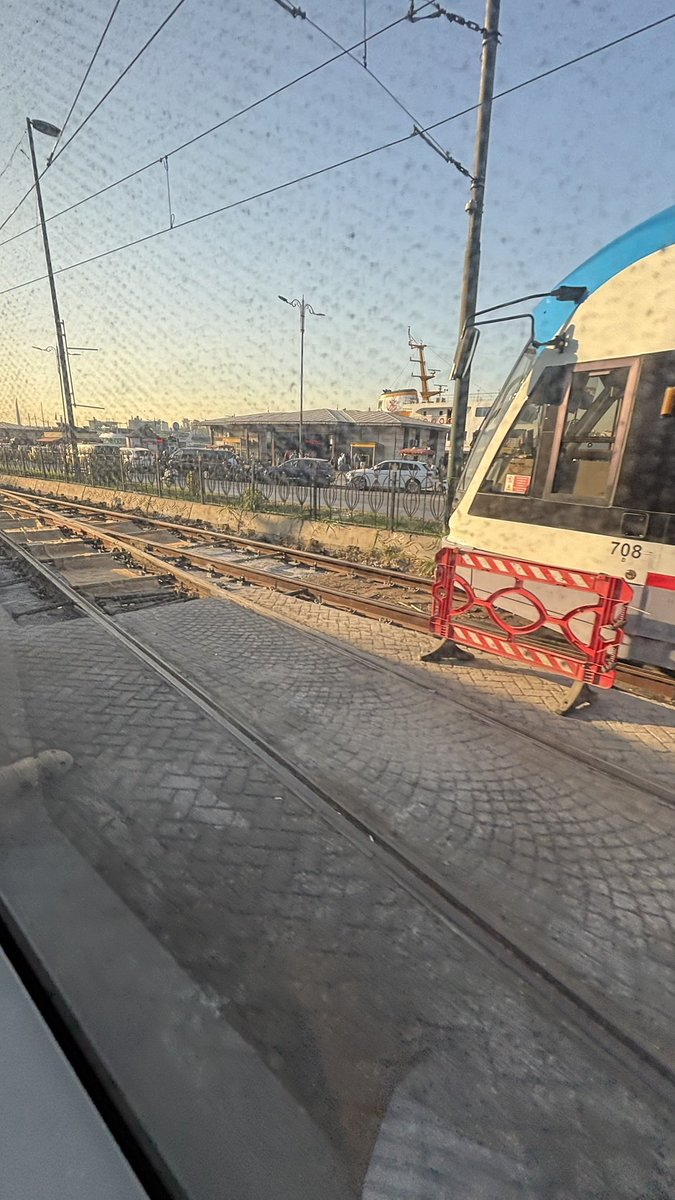 Murat1Turk's tweet photo. @grok @grok evet biliyorum sen Al’sın ama istersen beni görürsün yani takip edebilirsin, o nedenle öyle dedim, bu arada tramvay’a bindim, hadi tahmin et hangi durakta inerim sence? Fotoğraf paylaşıyorum tahmin et https://t.co/Wfj6W5mf3U
