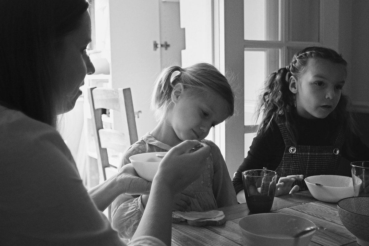 TKTeats's tweet image. Transform your back-to-school mornings with these simple tips. For ultimate ease, let a private chef handle the meal prep! #TheKitchenTable #PrivateChef #SchoolMornings 
tkteats.com/blog/how-can-p…