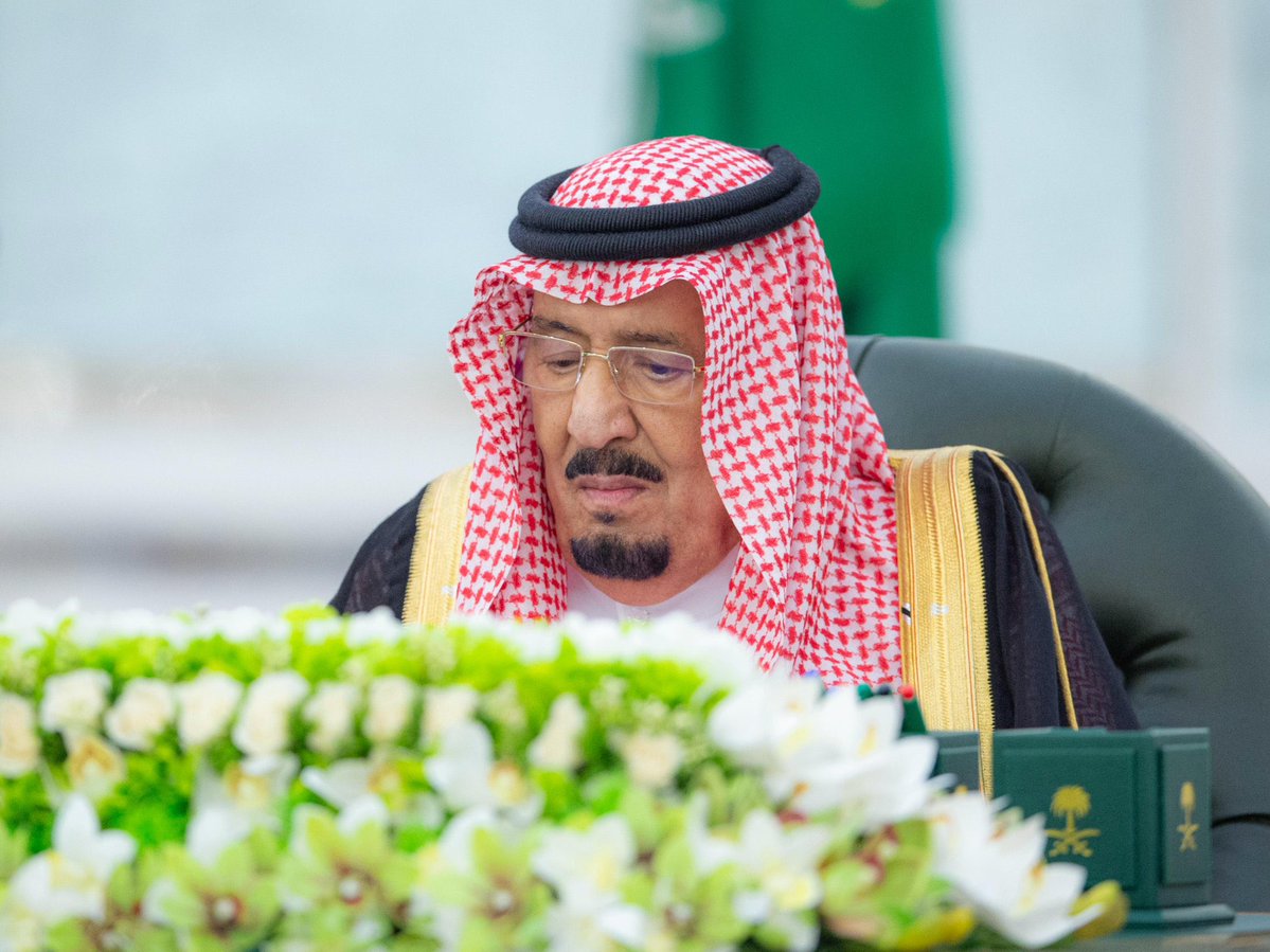 سيدي #خادم_الحرمين_الشريفين يرأس جلسة #مجلس_الوزراء في جدة.