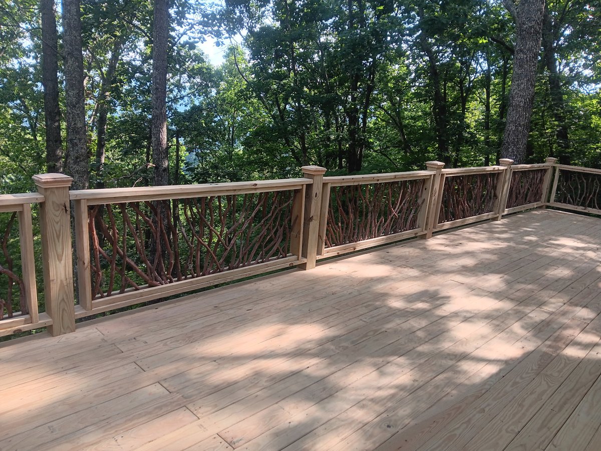 A deck overflowing with personality. 🏠