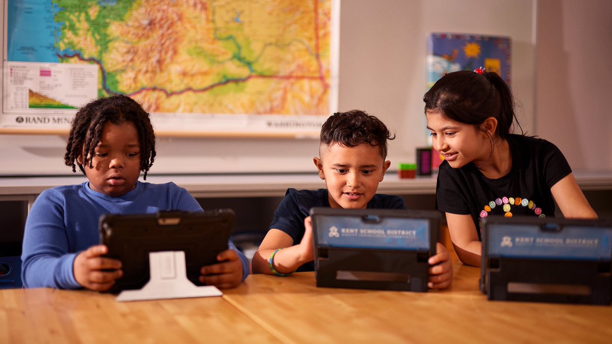 Discover how #MinecraftEdu drives student and school outcomes! 🏫 
 
Check out our articles with <a href="/EdSurge/">EdSurge</a>, highlighting schools creating learning experiences with different topics such as AI, creative coding, and esports! 🎮 msft.it/6013syTff