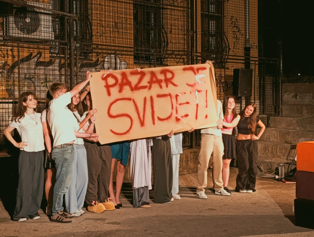 GRUPAGRUPA (@grupagroup) on Twitter photo Na XII festivalu <a href="/ANFITEATAR/">A.N.F.I.TEATAR 2025</a> ove godine je gostovala ekipa Malog teatra iz Novog Pazara.
Znate li vi šta je Pazar? Na XII festivalu <a href="/ANFITEATAR/">A.N.F.I.TEATAR 2025</a> ove godine je gostovala ekipa Malog teatra iz Novog Pazara.
Znate li vi šta je Pazar?
