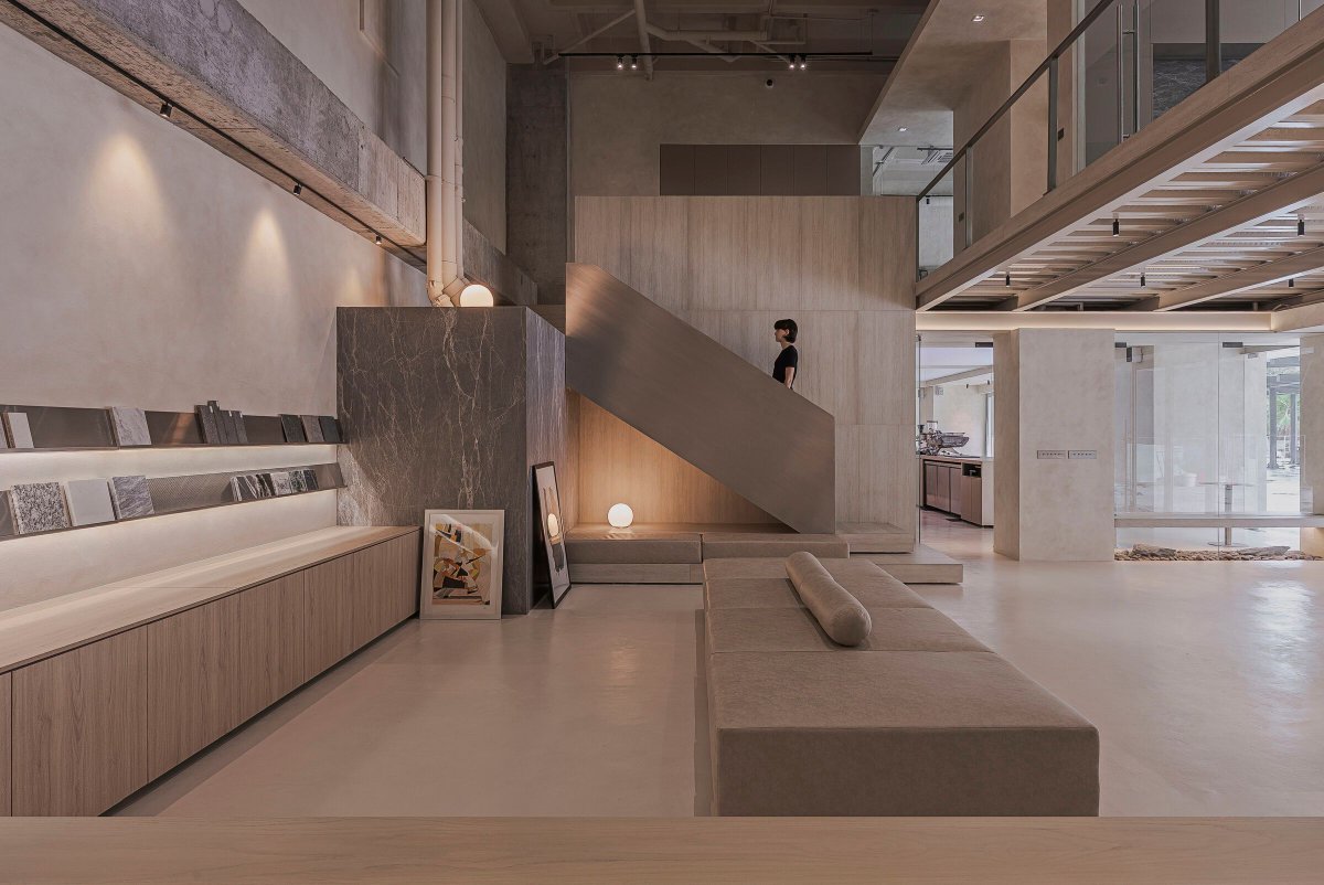 Archello's tweet image. madarq studio transforms a street-level space in Monterrey into a public-facing architecture hub.
buff.ly/GZZeur5
#MaterialExpression #CommunityArchitecture #HybridSpaceDesign