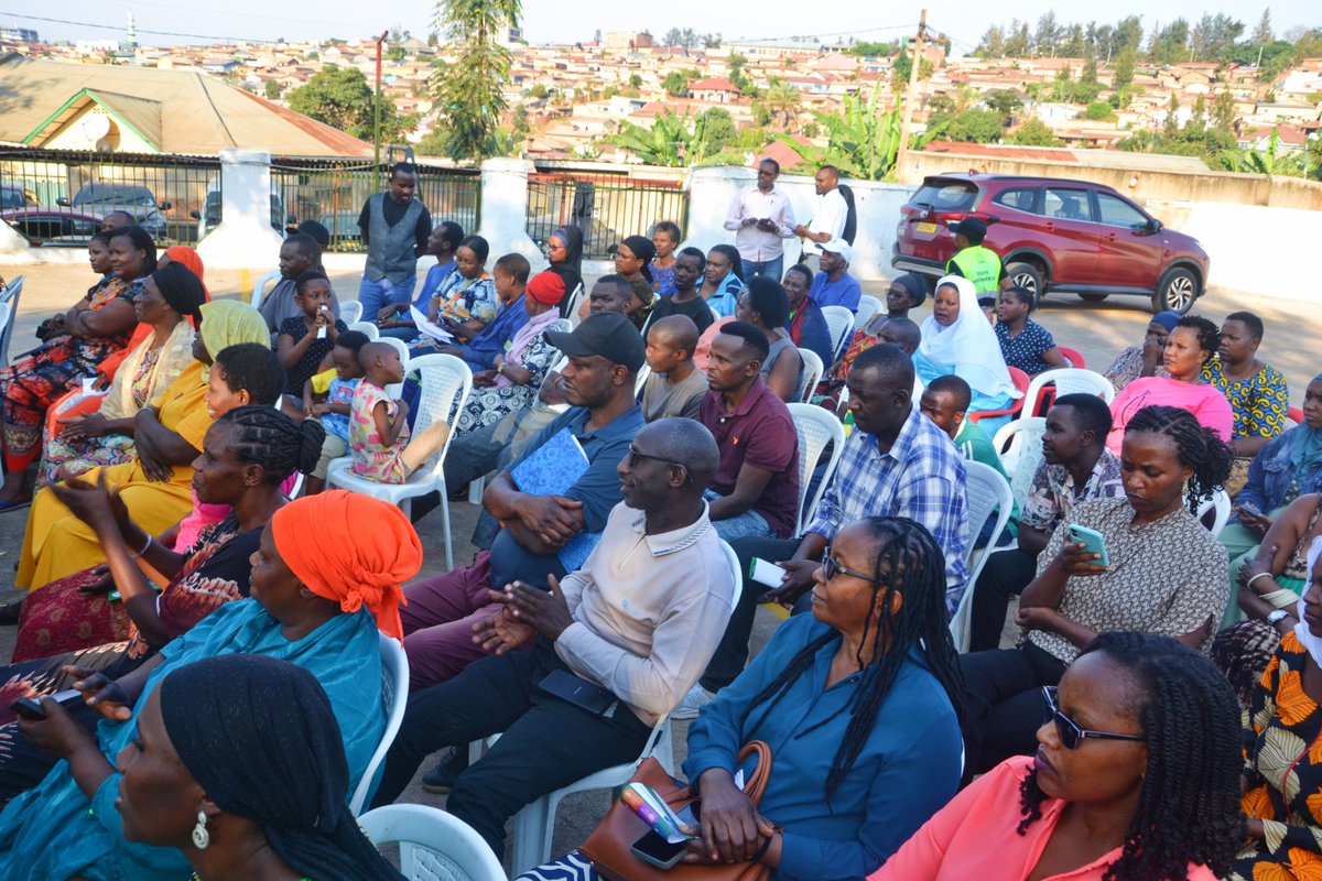 Nyarugenge District (@nyarugenge) on Twitter photo Mu nteko y’abaturage yabereye mu Murenge wa Rwezamenyo, Umuyobozi Nshingwabikorwa <a href="/AlexisIngangare/">ingangare alexis</a> yabashishikarije kwirinda amacakubiri, kugira isuku aho batuye n’aho bagenda, kwizigamira muri Ejo Heza, kwitabira bwisungane mu kwivuza, guharanira uburezi n’uburere bw’abana... Mu nteko y’abaturage yabereye mu Murenge wa Rwezamenyo, Umuyobozi Nshingwabikorwa <a href="/AlexisIngangare/">ingangare alexis</a> yabashishikarije kwirinda amacakubiri, kugira isuku aho batuye n’aho bagenda, kwizigamira muri Ejo Heza, kwitabira bwisungane mu kwivuza, guharanira uburezi n’uburere bw’abana...