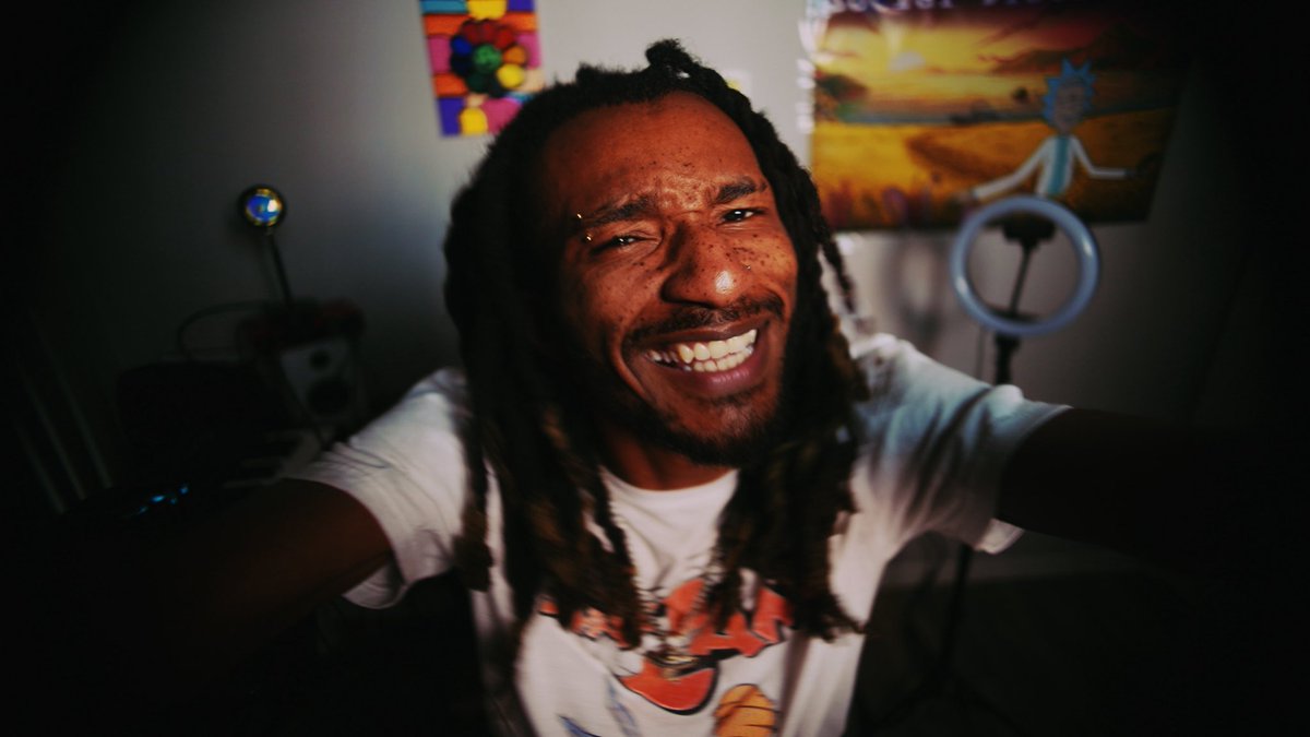 theufobaby's tweet image. do 2 much music video coming sooner than later 👀

single drops this friday on all plats 🤞🏾🛸🖤