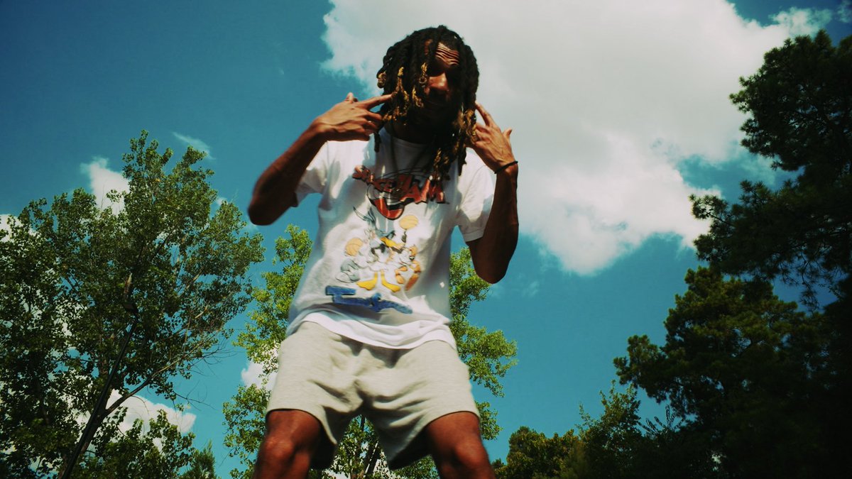 theufobaby's tweet image. do 2 much music video coming sooner than later 👀

single drops this friday on all plats 🤞🏾🛸🖤