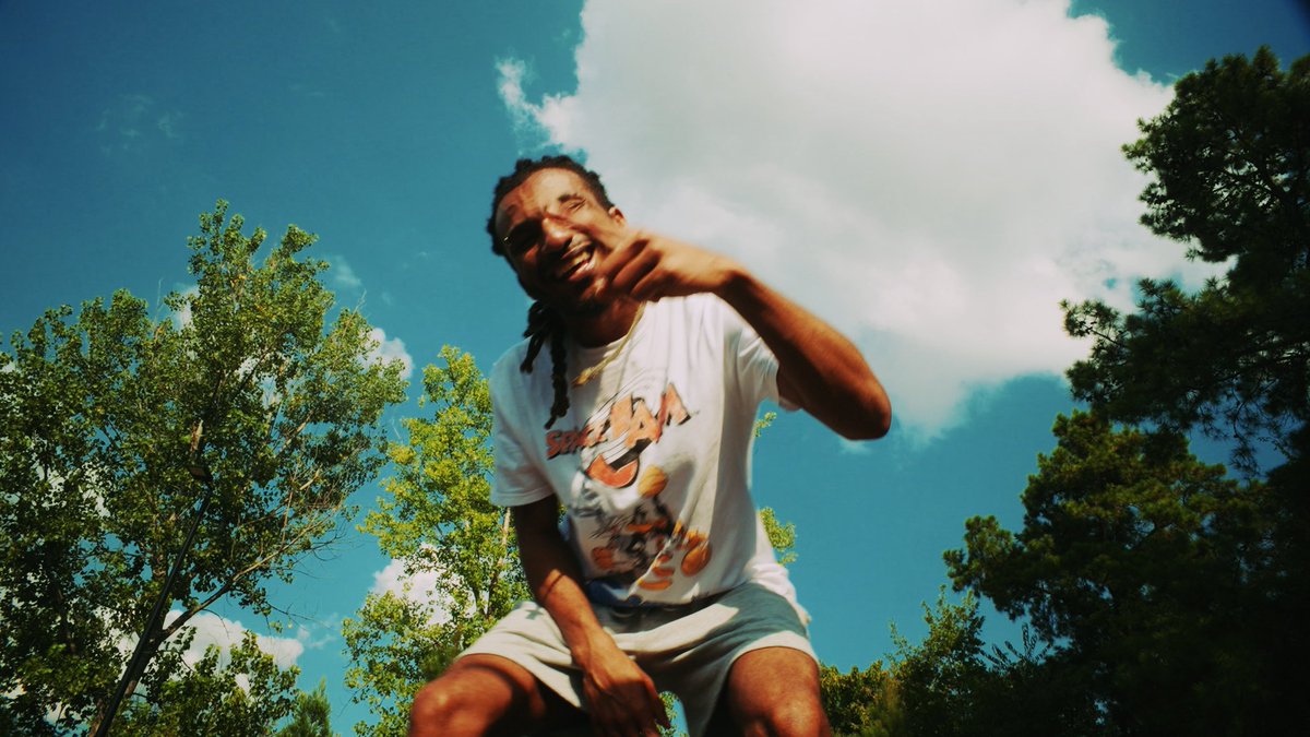 theufobaby's tweet image. do 2 much music video coming sooner than later 👀

single drops this friday on all plats 🤞🏾🛸🖤