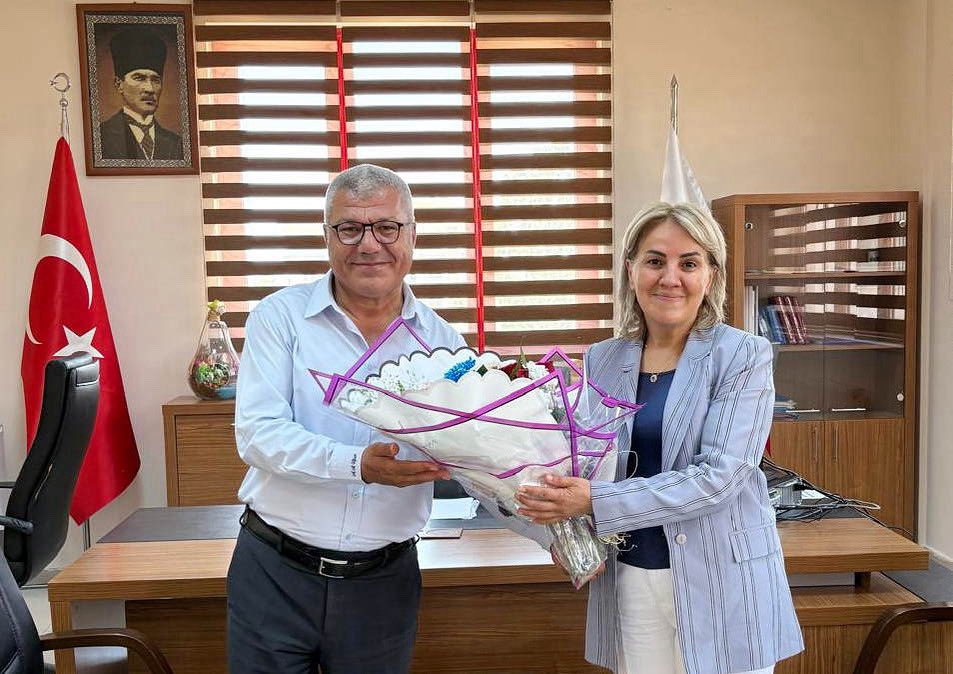 GAÜN OĞUZELİ MYO MÜDÜRLÜĞÜNE YENİ ATAMA

Gaziantep Üniversitesi Oğuzeli Meslek Yüksekokulu Müdürlüğü görevine Prof. Dr. Tuba Direkçi atandı.

➡️ habermerkezi.gaziantep.edu.tr/2025/07/29/gau…

#ParlayanYıldız #GaziantepÜniversitesi