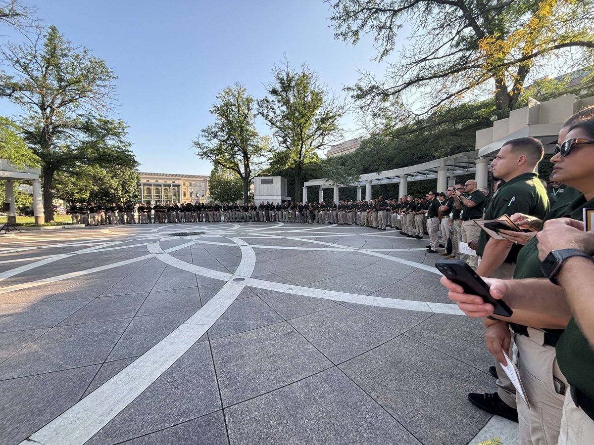 FBINAAQuantico's tweet photo. ๐ Last week, Session 295 visited the National Law Enforcement Officers Memorial in D.C. We were proud to have our international student from Cyprus, Erodotos Panagides, speak at the Memorial Service on behalf of the session. #Session295 #FBINAA #HonorAndRespect https://t.co/02UmCE2oSs
