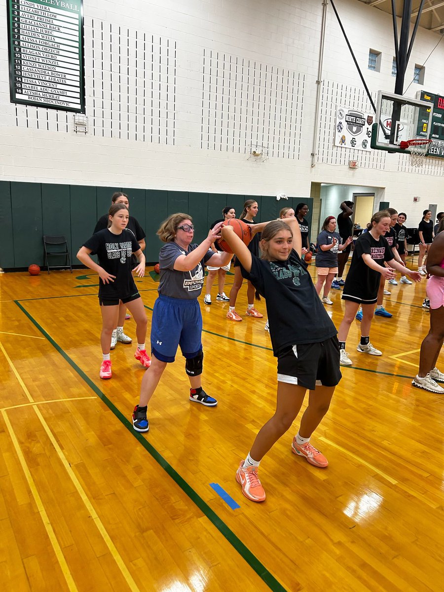 HNGB_Hoops's tweet photo. "As we work to create light for others, we naturally light our own way."

Thank you to Empower Sports who always teach us something new, remind us how to have fun and show us how to be the ultimate teammate! 💚🌊💙💙 https://t.co/aKeDoKcJfN