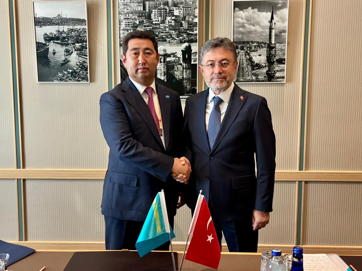 Türkiye-Kazakistan Yüksek Düzeyli Stratejik İşbirliği Konseyi Beşinci Toplantısı vesilesiyle, Kazakistan Tarım Bakanı Sayın Aidarbek Saparov ile bir araya geldik.

Tarım alanında iş birliğimizi geliştirecek, tarımsal ticaret potansiyelimizi artıracak başlıkları kapsamlı şekilde