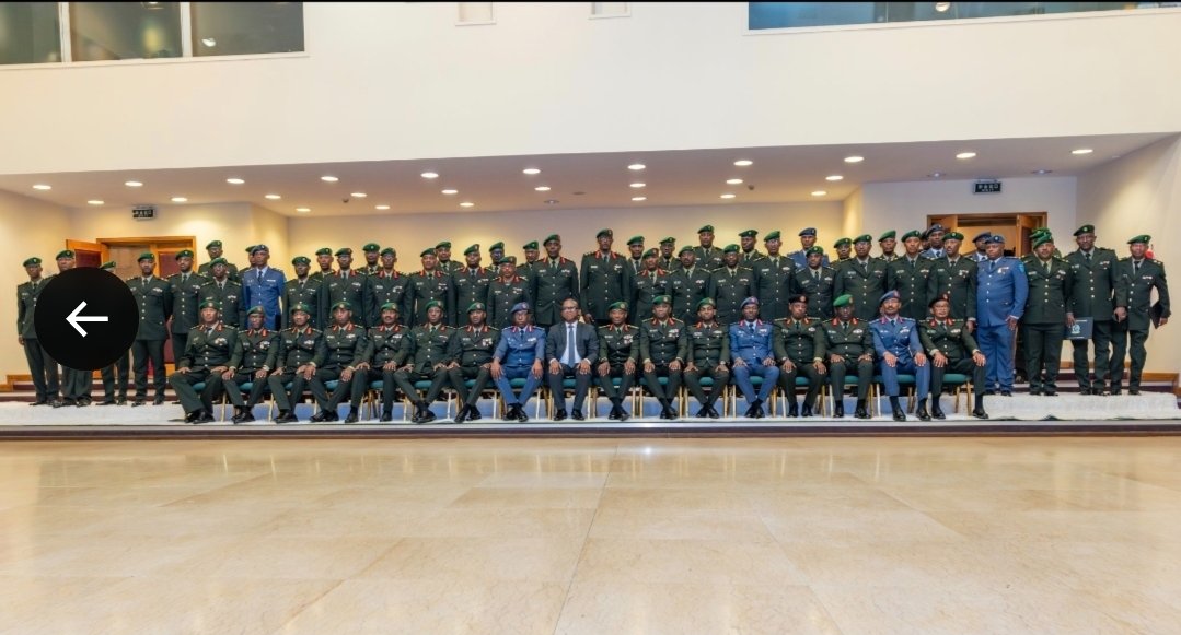 UMURAGE WANYU NTUZAZIMA DUHARI.

Nyakubahwa Perezida wa Repubulika y'u Rwanda akaba n'Umugaba w'Ikirenga w'Ingabo z'u Rwanda yemeje gusubira mu kiruhuko kizabukuru kuba Generals, Senior Officers, Junior Officers n'abandi basirikare banyuranye.

Abasubiye mu buzima busanzwe