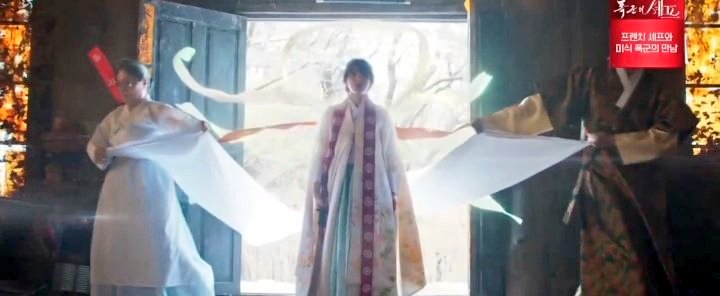 itsfioraa's tweet photo. The last episode was really emotional rollercoaster. It was emotional when bongsu finally realized that seong ah should live &amp; enjoy with friends🥺 The way gyeonu was ready to die for seong ah😭😭 &amp; finally it ends with happy ending
#headoverheels
#headoverheelsep12 https://t.co/sQ9etjAIo8