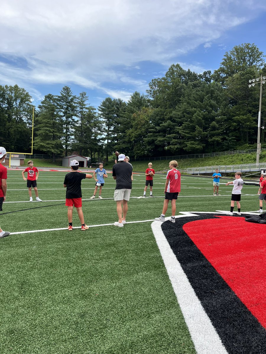 Great group of future Cardinal QBs putting in work!! <a href="/TMobile/">T-Mobile</a> <a href="/esh_football/">East Surry HS Football</a> #FN5GL #Sweepstakes