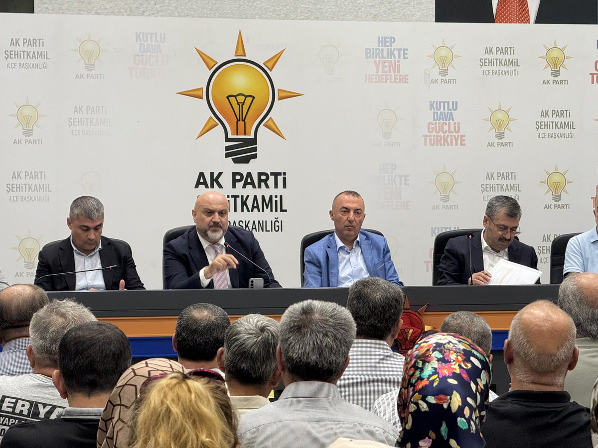 AK Parti Şehitkamil İlçe Teşkilatı olarak; davamızın istikametini, milletimizin beklentilerini ve teşkilatımızın yol haritasını değerlendirdiğimiz Daraltılmış Danışma Meclisi Toplantımızı büyük bir coşku ve istişare ruhuyla gerçekleştirdik.

Gazi şehrimizin vizyonuna katkı sunan