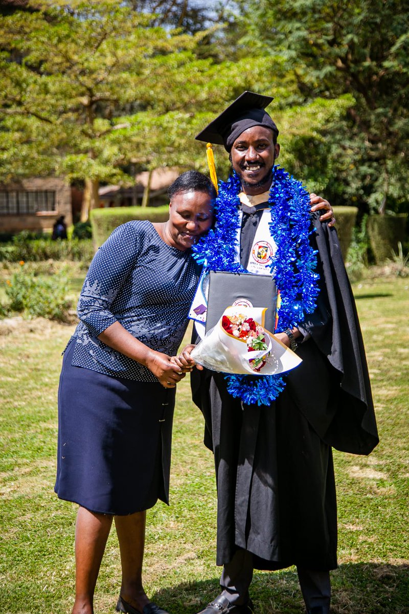 EFAC_news's tweet photo. This powerful photo captures #EFAC scholar Victor Mambo and his mum, moments after he graduated with a Bachelor of Commerce from @africanazarene just last week.
It’s a moment of joy and pride, the very emotions that ripple through our community. Congrats Victor!
#Wezesha https://t.co/giXzRsxysV