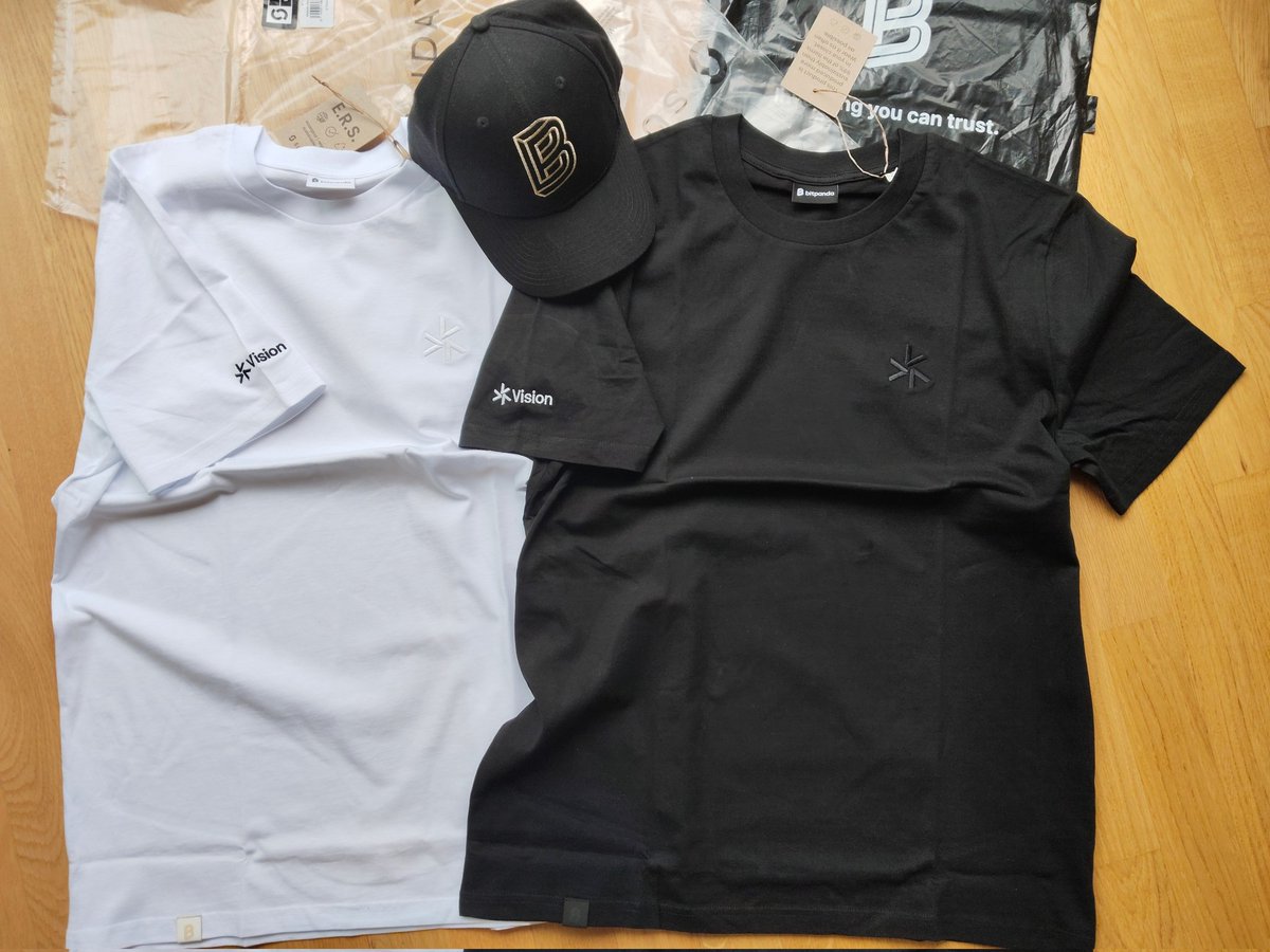 Die ersten offiziellen Vision Merch Artikel sind eingetroffen 🎁
Und was nun folgt ist allen klar! 
Das erste 👨‍⚕️🍀 ist jetzt endlich da.

👨‍⚕️🍀/ 3 ... 2 ... 1 ... Dein's! ✅

Was gibt's zu gewinnen?
Preis 3 = 🐼 Kappe 
Preis 2 = Vision T-Shirt (M - schwarz)
Preis 1  = Vision