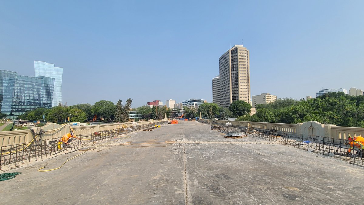 We’re halfway through the 2025 construction season! Here’s some of the big projects happening: 

● Broadway Bridge rehab 
● Road resurfacing and water main upgrades 
● New Link station pads 
● Storm ponds &amp; underground work 

More details: brnw.ch/21wUvO7