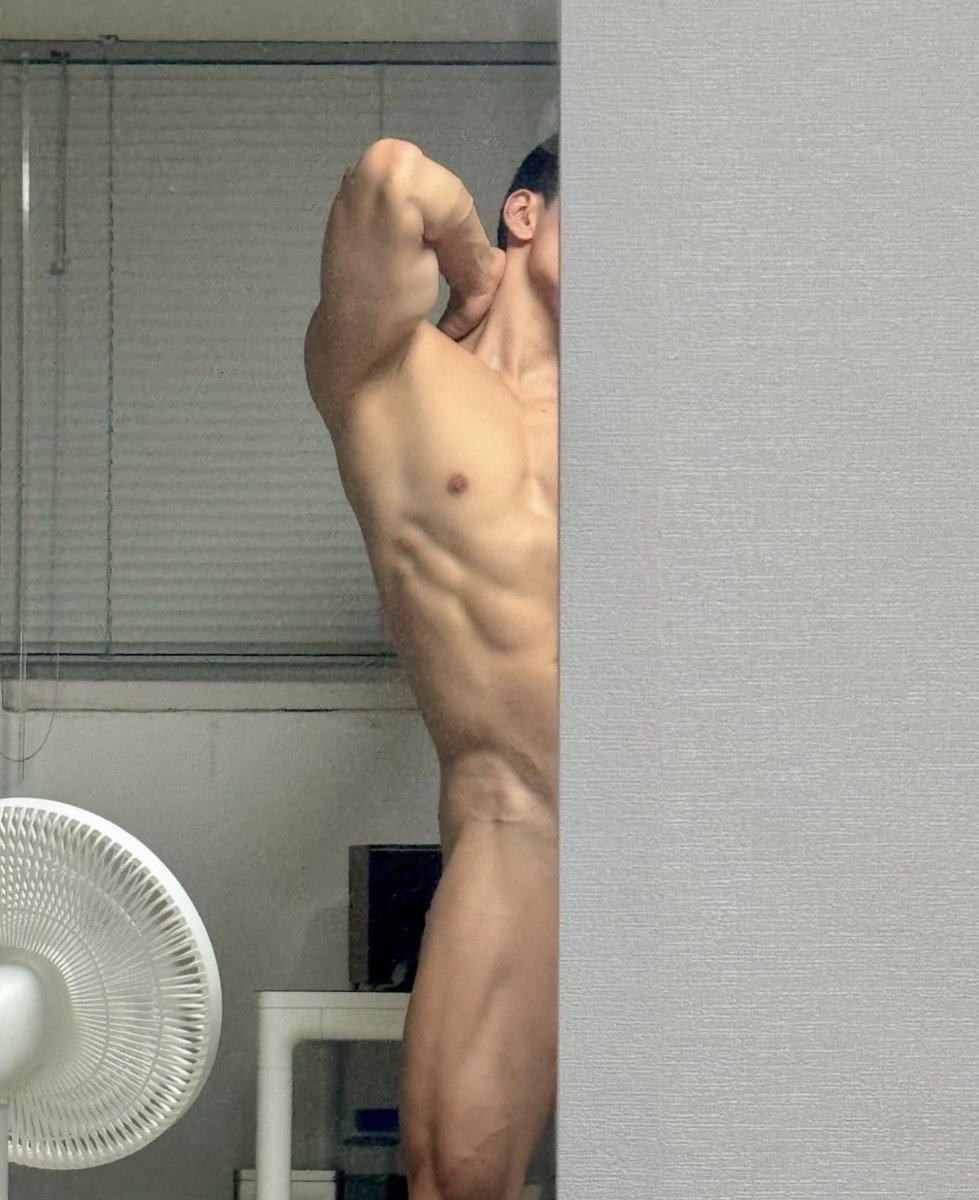 lin88787's tweet photo. 好憋 好想玩啊啊啊啊 https://t.co/u1I4l8F1mo
