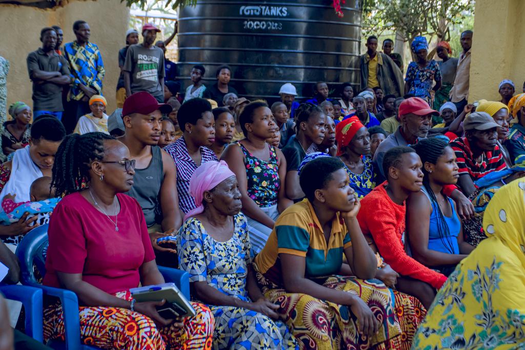 Ngoma District (@ngomadistrict) on Twitter photo Muri iyi nteko hatangijwe ubukangurambaga bwo kurwanya ihohoterwa rikorerwa abangavu. Ubu bukangurambaga buzamara ibyumweru 6 abaturage barashishikarizwa gutanga amakuru kubahohotera abana.
Insanganyamatsiko iragira iti: "๐๐๐๐ช๐ง๐ช๐ ๐, ๐ฉ๐ช๐ง๐ฌ๐๐ฃ๐ฎ๐ ๐๐๐ค๐๐ค๐ฉ๐๐ง๐ฌ๐". Muri iyi nteko hatangijwe ubukangurambaga bwo kurwanya ihohoterwa rikorerwa abangavu. Ubu bukangurambaga buzamara ibyumweru 6 abaturage barashishikarizwa gutanga amakuru kubahohotera abana.
Insanganyamatsiko iragira iti: "๐๐๐๐ช๐ง๐ช๐ ๐, ๐ฉ๐ช๐ง๐ฌ๐๐ฃ๐ฎ๐ ๐๐๐ค๐๐ค๐ฉ๐๐ง๐ฌ๐".