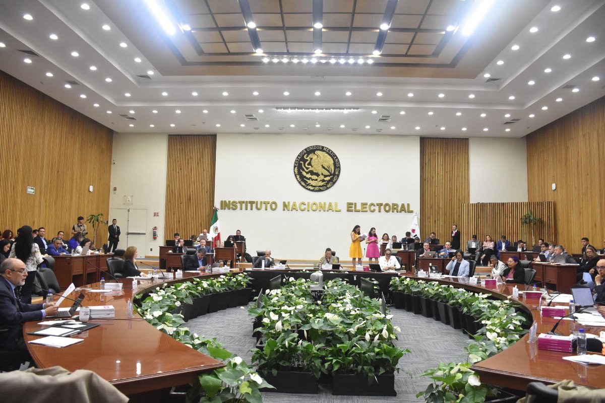 #Nacional | El INE sancionó con más de 18 mdp a candidaturas judiciales por anomalías fiscales. Carla Humphrey advirtió: “Quien juzga, debe respetar la ley”.

🔗ecodiarionoticias.com/detail/index.p…

#INE #PJF #Fiscalización #Elecciones2025