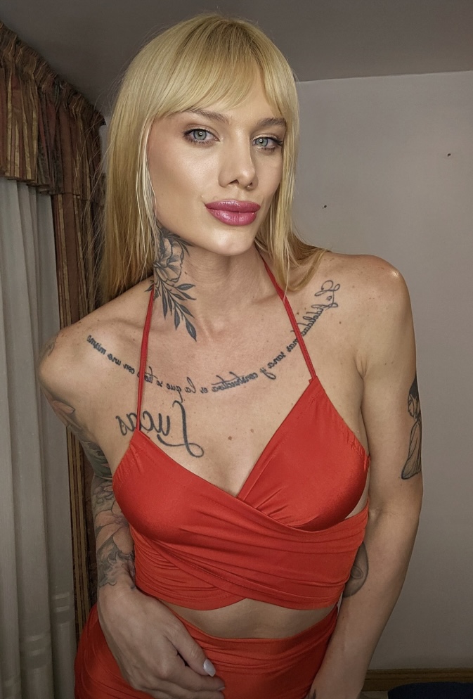 Be honest… were you looking at my eyes or trying to read my tattoos? ❤️
Just curious. #TransGirlVibes #TransGirl
