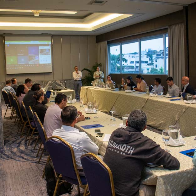 Ayer, en sesión de Directorio de #APEL, revisamos los avances e hitos de nuestra iniciativa de economía circular #RECOIL ♻️. También abordamos la Seguridad Corporativa, reafirmando nuestro compromiso con la sostenibilidad y las buenas prácticas del sector.