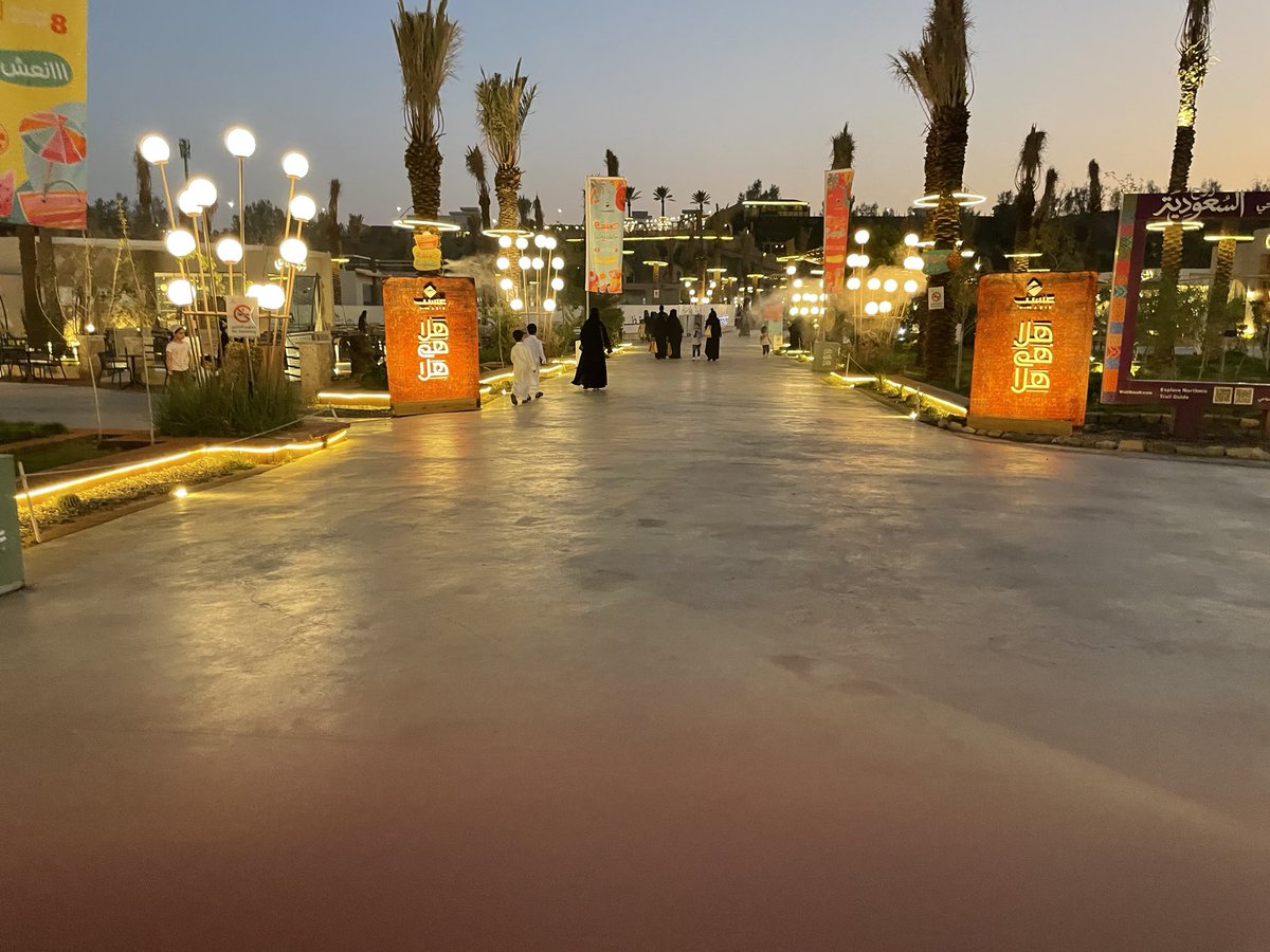 nalbely's tweet image. عسيب.. حيث يلتقي عبق التراث بوهج الحاضر.
استثمار ذكي لمزارع النخيل القديمة، ومتنفسٌ يحاكي أصالة المكان وروح النخلة، حتى اسمه مأخوذ منها .
هنا لا تزور مكانًا.. بل تعيش حكاية من النور والهواء والذكرى.

#عسيب  #تراث #سياحة_سعودية #روح_السعودية