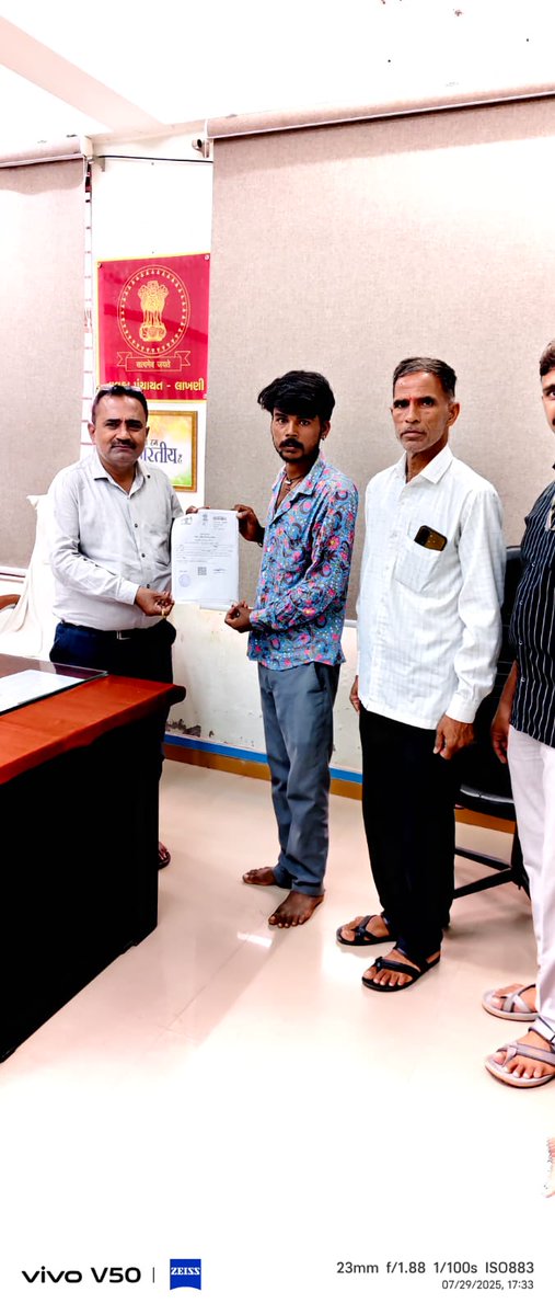 TDOLakhani's tweet photo. આજ રોજ તાલુકા પંચાયત લાખણી દ્વારા વિચરતી વિમુક્ત જાતિઓ નાં લાભાર્થીઓનો કેમ્પ રાખી વિચરતી વિમુક્ત જાતિનું પ્રમાણપત્ર નુ વિતરણ કરવામાં આવ્યું.
@DdoBanaskantha 
@CMOGuj 
@CollectorBK
@InfoGujarat https://t.co/lgv7XvLAHj