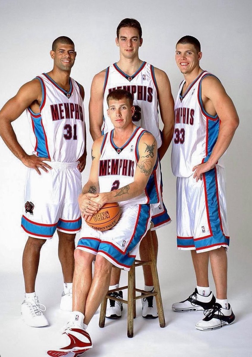 PAKA_FLOCKA's tweet photo. 🚨 

In honor of the 25th anniversary of the Grizzlies being in Memphis, I want to hear from the fans on your 25 favorite Grizzlies since they’ve moved to Memphis.

Fill out the form below, share cool stories about your favorite player … you can go with just 1, 4, 10, or all 25. This will be in a consensus post on SubTsakalidis on 9/01 day.

Link below 👇