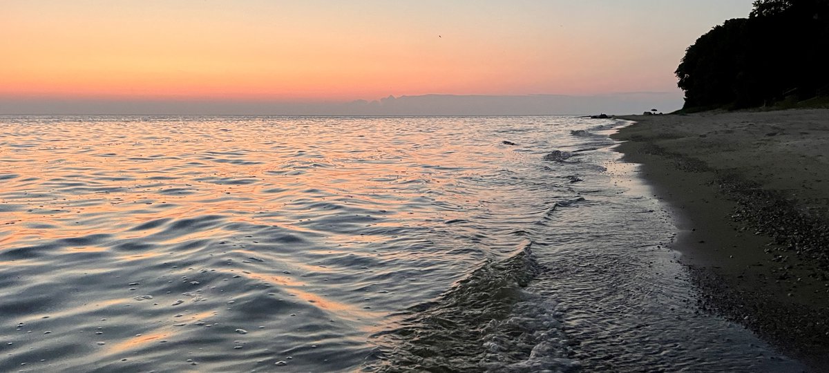 Now booking September/October vacation rentals on the shoes of Lake Michigan.  We look forward to seeing you during the most beautiful time of the year Up North!  ⛱☀️🍂  #OfferedByGraham  #GrahamVacations  

LINK:  grahamgoodhart.com/vacation-renta…