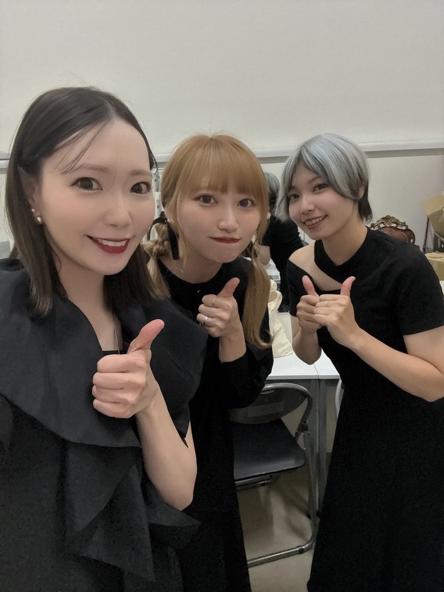 チロル展にて、さちみんトリオで2日間演奏させていただきました🌸🍫
とっても美しくて可愛かった。。
ありがとうございました🎻🌹

#チロル展
#ビスクドール
#輪湖チロル さん
#チロル さん