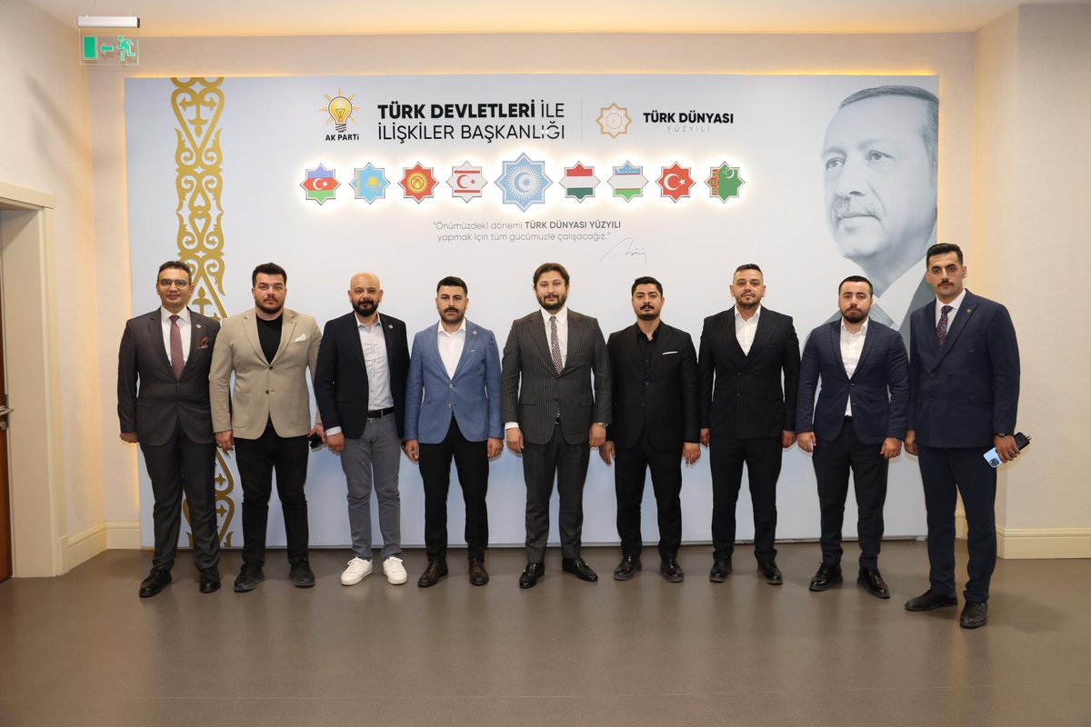 📍Ak Parti Genel Merkez

Genel Başkanımız ve Genel Merkez Yönetim Kurulumuz ile birlikte Türk Devletleri ile İlişkiler Başkan Yardımcısı Sn. Oğuz Afşar Bey’i makamında ziyaret ettik.

Nazik kabulleri ve hoşsohbeti için teşekkür ediyorum.