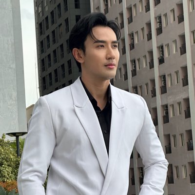 ChhoemSakada's tweet photo. #NewProfilePic https://t.co/XLxJUiB8oY