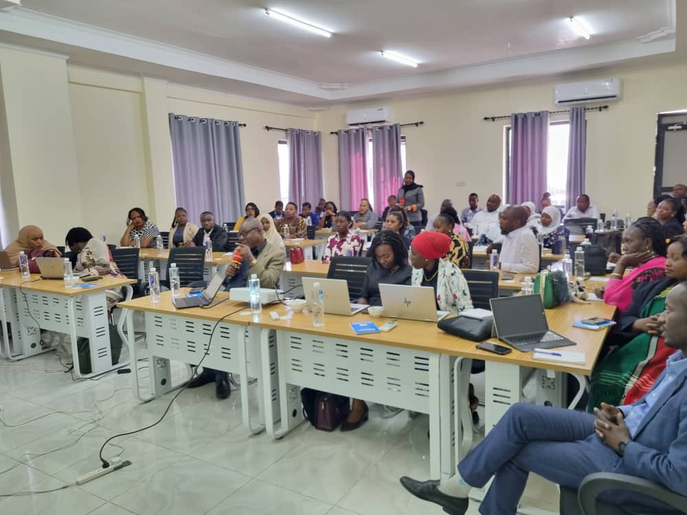 ilodaressalaam's tweet photo. This initiative strengthens #CMA’s ability to resolve labour disputes involving domestic workers one of the most vulnerable groups ensuring justice is accessible, timely, and aligned with international standards. 🇹🇿
#CMA #DomesticWorkers #HumanRights #C189 https://t.co/WlAiq6LZfy