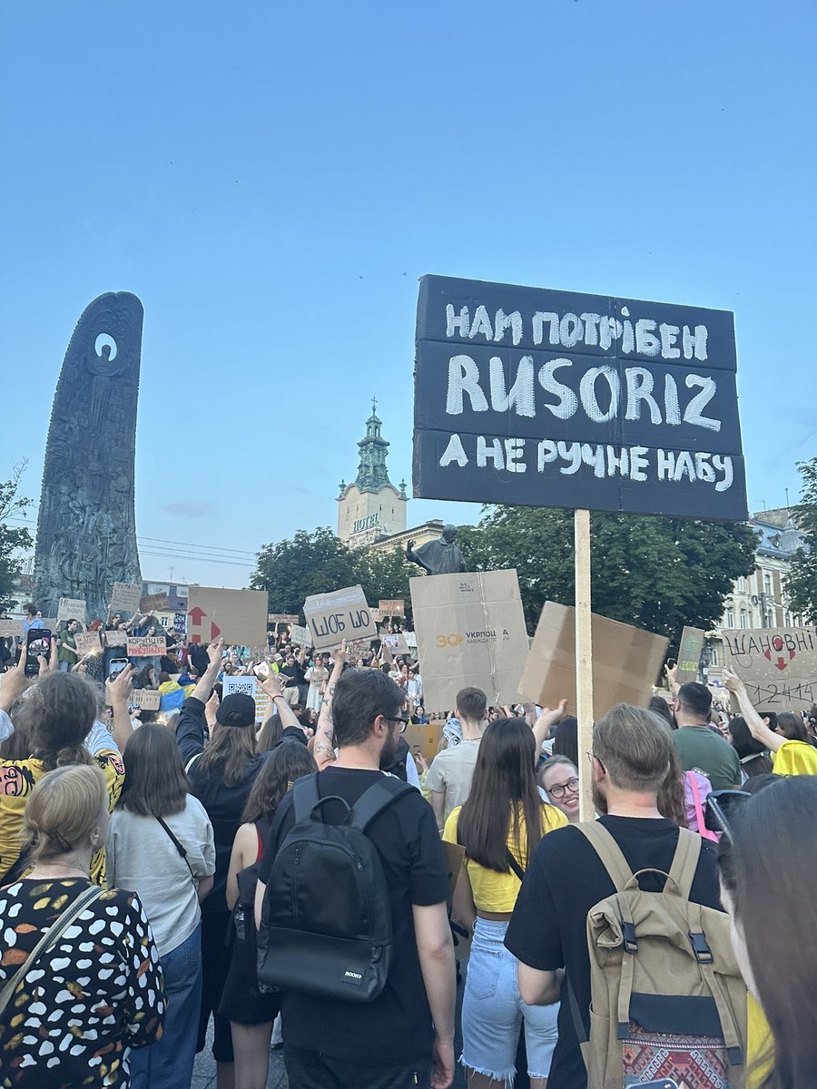 pudd1n__'s tweet photo. моя терапевтка порадила мені частіше ходити на молодіжні тусовки, якщо я хочу з кимось познайомитися

✨молодіжні тусовки✨ в моїй країні: https://t.co/gOkzCaBNs0