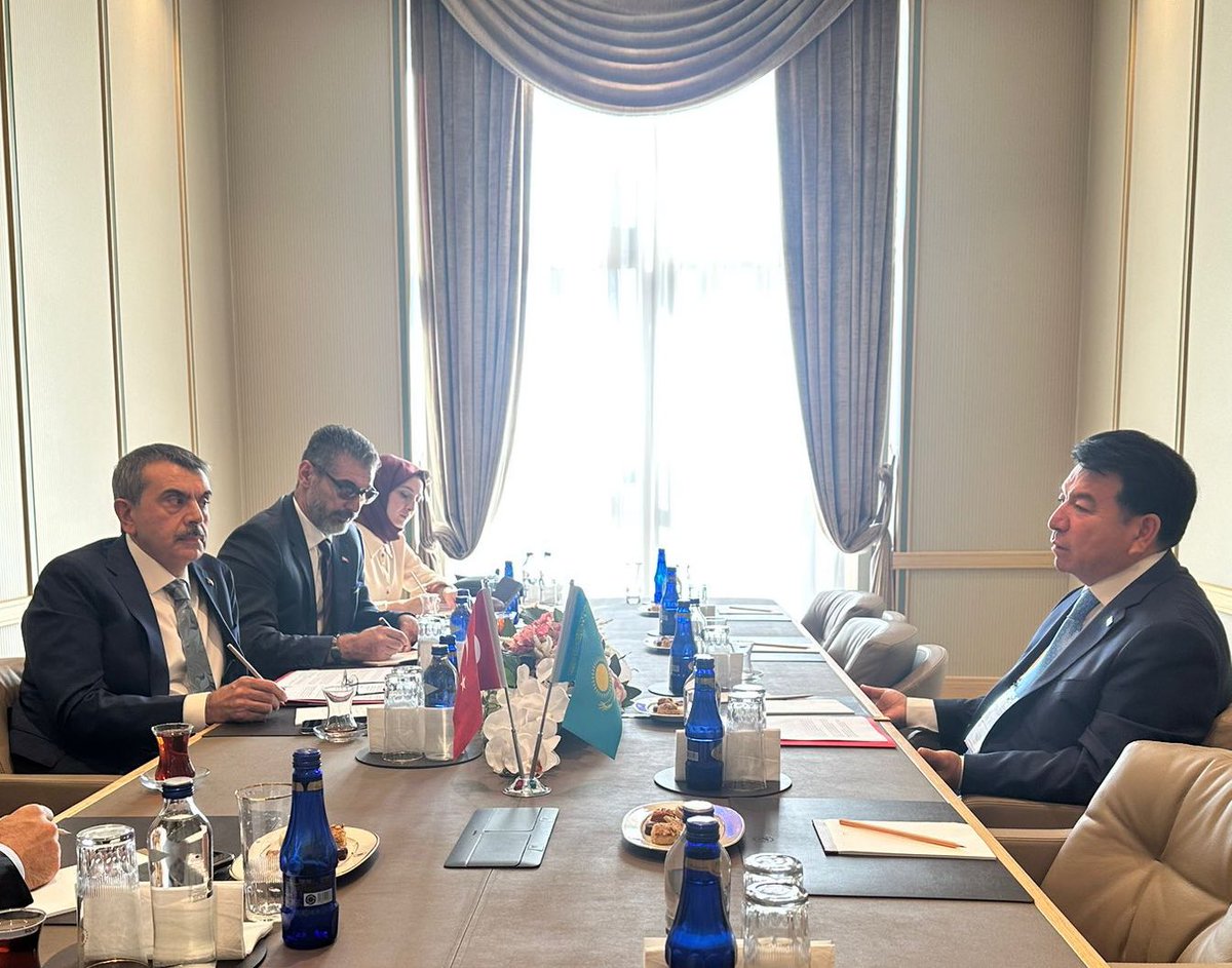 📍Ankara / Cumhurbaşkanlığı Külliyesi

Kazakistan Eğitim Bakanı Sayın Beisembayev Gani Bektaevich ile ikili bir görüşme gerçekleştirdik.

Uluslararası Türk okulları, Maarif Vakfı ve Türkçe öğretim merkezi gibi başlıklar altında yürütülecek çalışmaların, iki ülke arasındaki