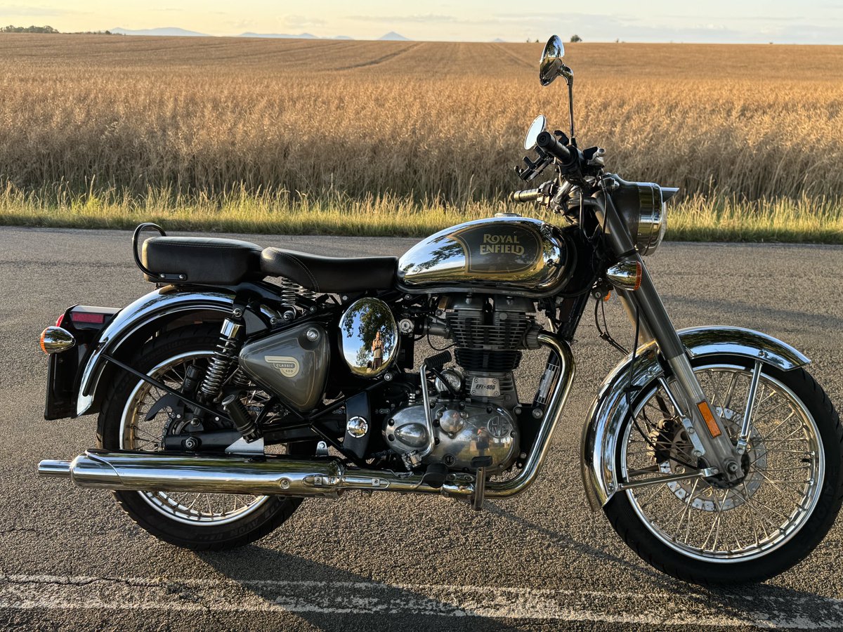 Toš vítej doma kamaráde…
Royal Enfield Bullet 500 Classic. 
To už je teď devátá v garáži a šedesátý kousek od roku 1987😂