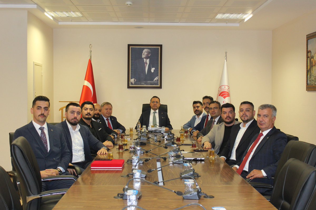 📍Tarım ve Orman Bakanlığı

Genel Başkanımız Sn. Osman Kaya ve Yönetim Kurulumuz ile birlikte, Tarım ve Orman Bakan Yardımcısı Sn. Ebubekir Gizligider Bey’i makamında ziyaret ettik. Ülkemizin dört bir yanında yanan ormanlarımız, fidanlarımız için bizlerde hatıra ormanı kurma