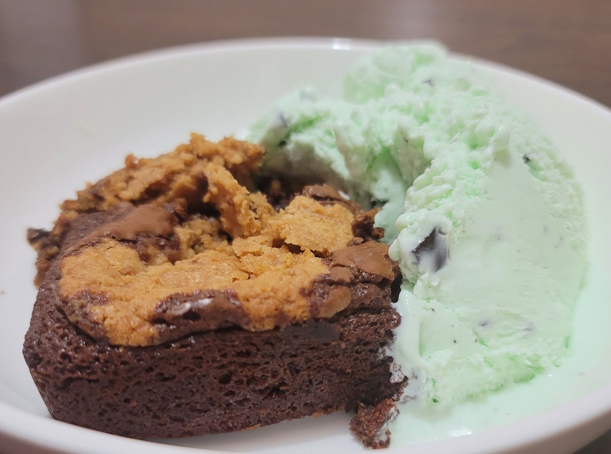 Peanut butter and chocolate brownies with a scoop (or 2) of mint chocolate chip ice cream is pretty close. Just sayin 🤷‍♂️😄
#blessed 
✌️❤️🙏