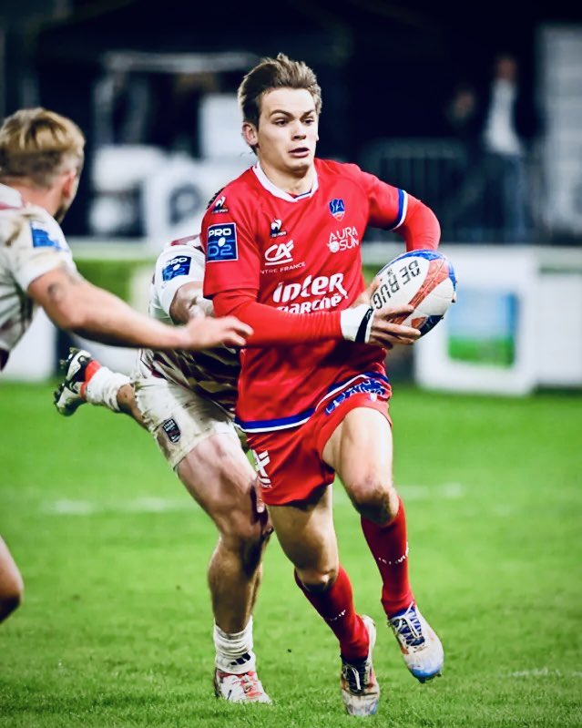 LE GOSSIP ☕️

Racing have reportedly paid €230k 🤑 to sign fly-half Ugo Seunes from 2nd bottom ProD2 side Aurillac ✍️ the 24 year old has only played one season of rugby at that level and never in the #Top14 but looks set for plenty of game time as Farrel &amp; Lancaster both left…